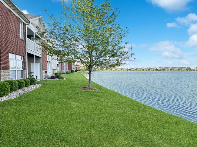 Building Photo - Luxe 1-Bedroom Haven: Serene Lakeside Livi...