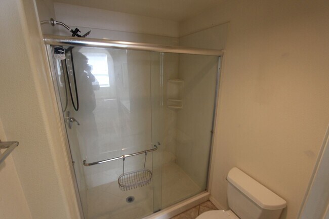 Building Photo - 3-Bedroom Summit Park Condo with Fireplace, Balcony & Covered Parking