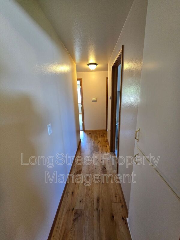 Building Photo - 1495 NW Forestgreen Ave