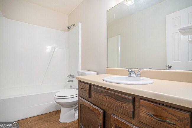 Building Photo - 2610 Golfview Terrace SE