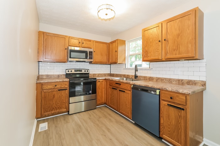 Building Photo - 120 Apache Dr