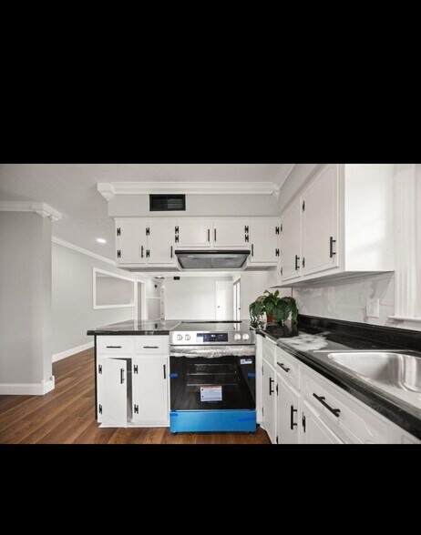 Building Photo - 100 N Brookhaven Dr