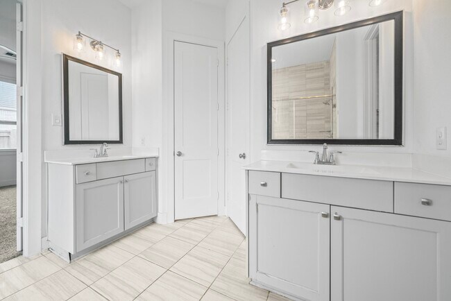 Building Photo - 10718 Blossom River Dr