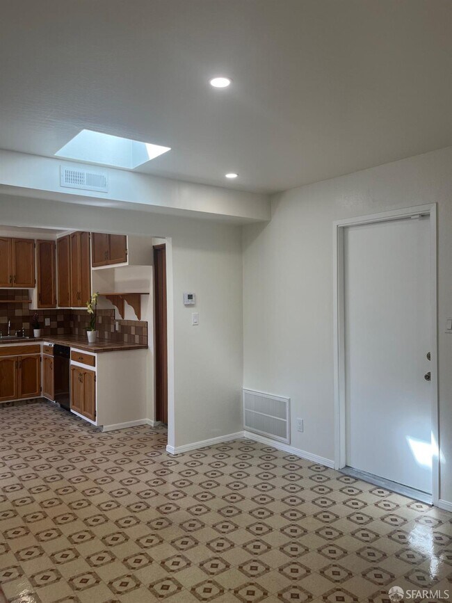 Building Photo - 5880 Olinda Rd