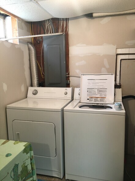 Washer, Dryer - 556 Nicholas Ave