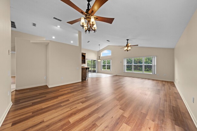 Building Photo - Immaculate 3 Bedroom Home in Gated Community - Stonefield