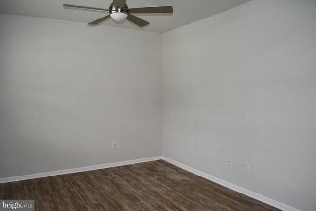 Building Photo - 109 N Marshview Terrace