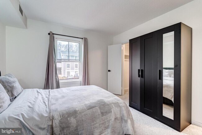 Building Photo - 11643 Stoneview Square