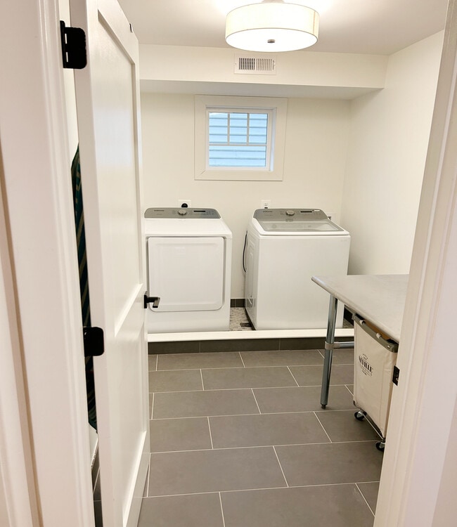 Building Photo - 6427 83rd Pl