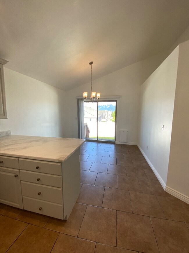 Building Photo - 13123 Pioneer Park Dr