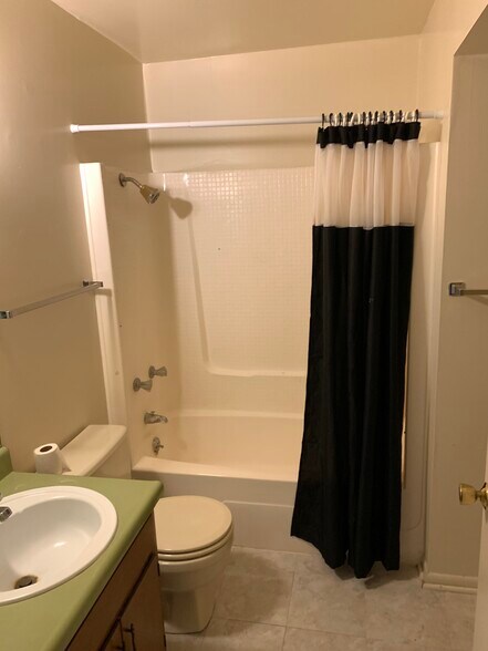 Building Photo - 106 Eckhart Ave