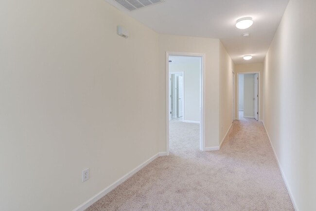 Building Photo - 3 Bedroom Townhouse in Wakefield with 1 Ca...