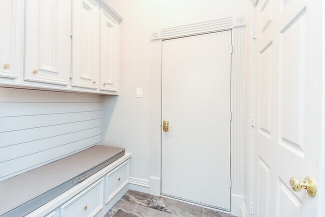 Building Photo - 1601 Nantucket Dr
