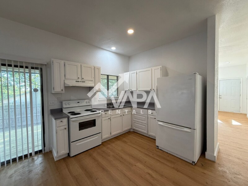 Building Photo - 7718 Gallant Ridge Dr