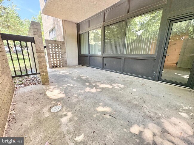 Building Photo - 3713 S George Mason Dr