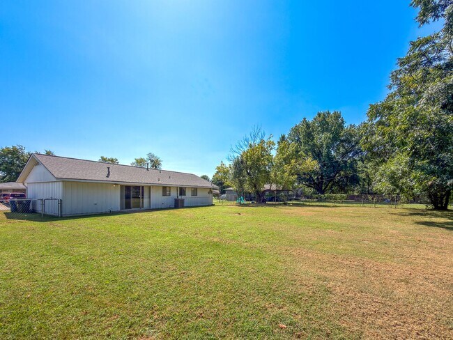 Building Photo - 7712 Colony-