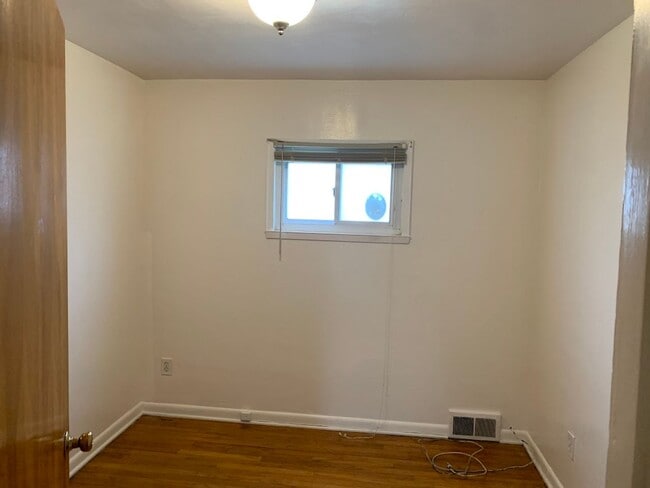 Building Photo - Two story townhouse