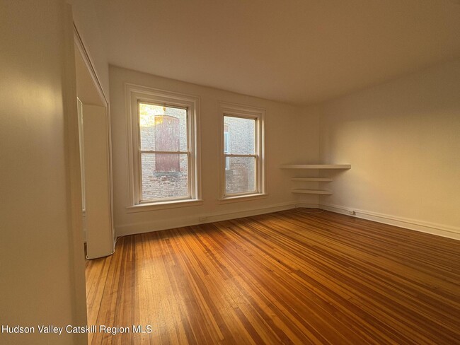 Building Photo - 302 Wall St