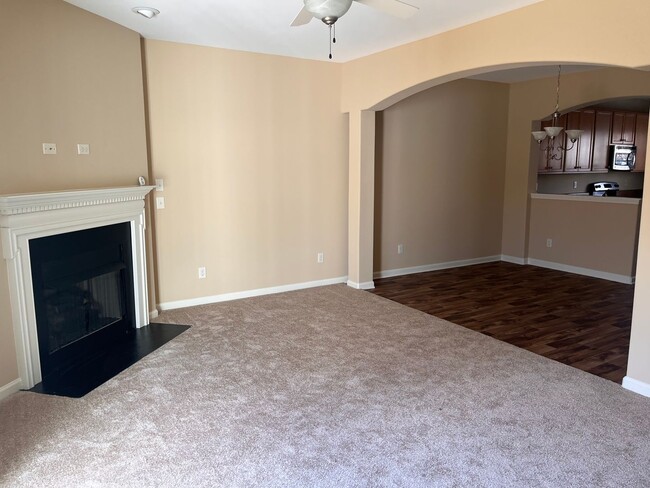 Building Photo - Lovely 3-bedroom, 2.5-bath Townhouse  in Cary