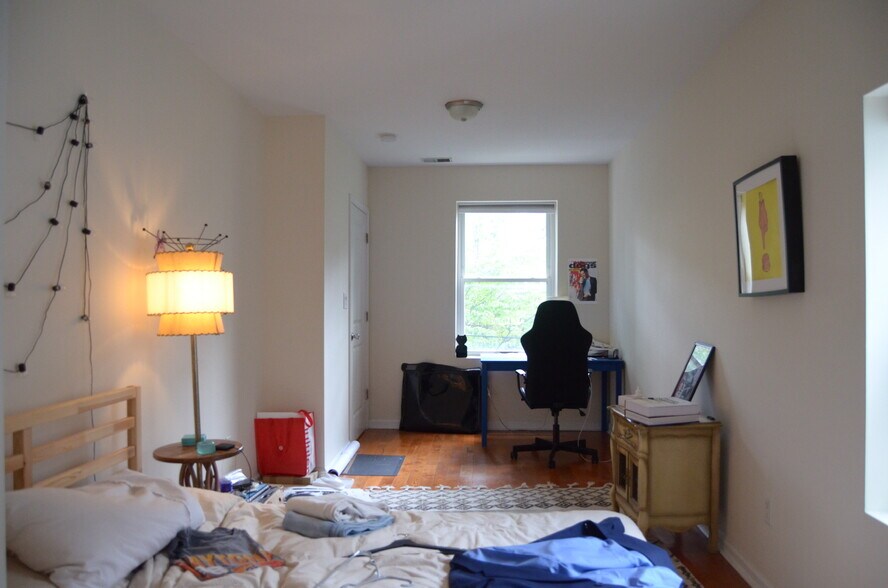 Building Photo - 3204 Hamilton St