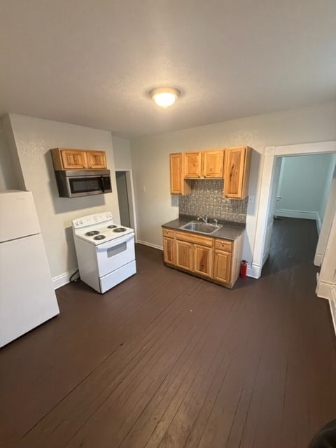 Building Photo - 241 Cherry St