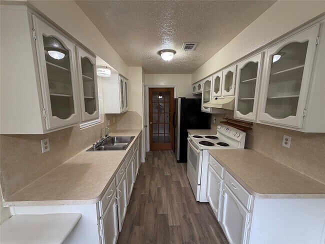 Building Photo - 16414 Paint Rock Rd