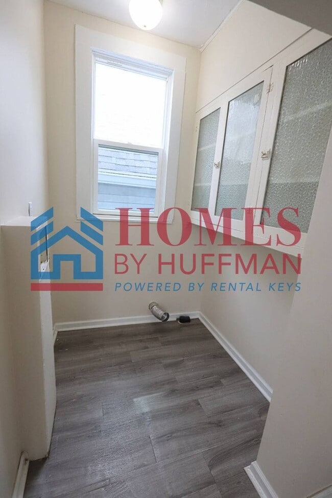 Building Photo - Three Bedroom House | Two Bathrooms | Detached Garage