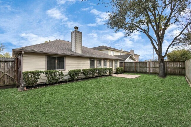 Building Photo - 4962 Sentry Woods Ln