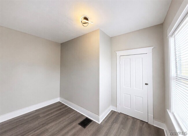 Building Photo - 61 Macamley St