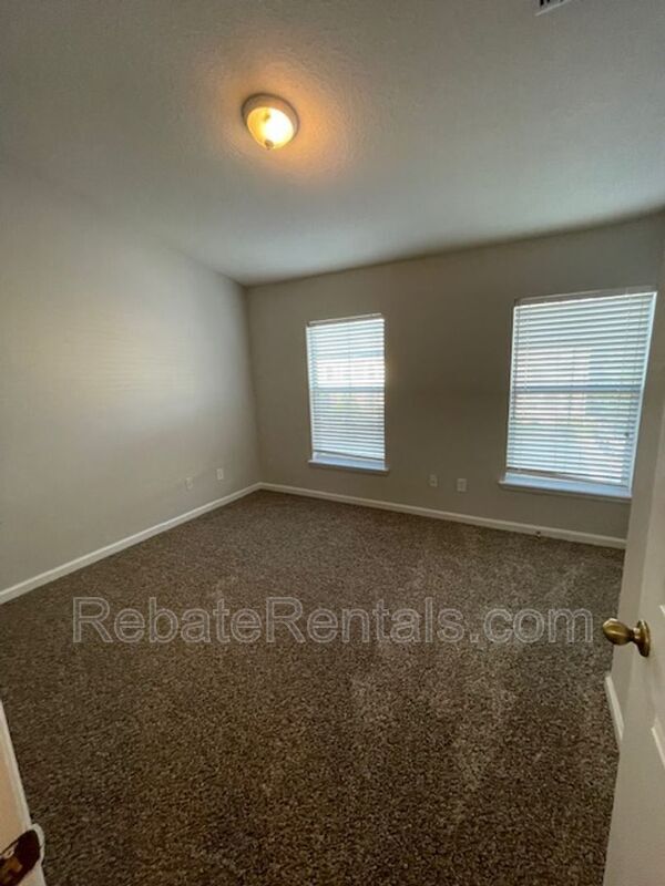 Building Photo - 13026 Sunset Lake Dr