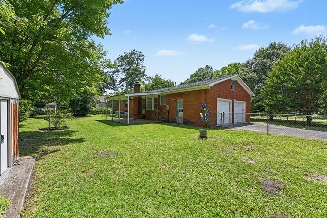 Building Photo - 130 Sandtrap Rd