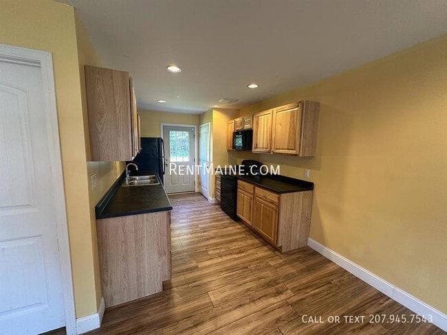 Building Photo - 11 Basketball Ct