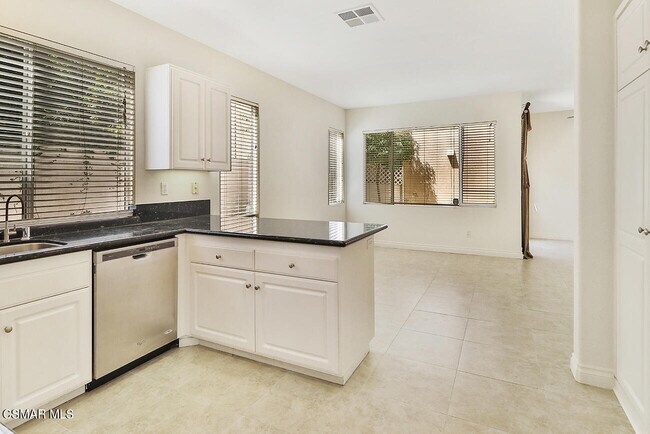 Building Photo - 5505 Salerno Dr