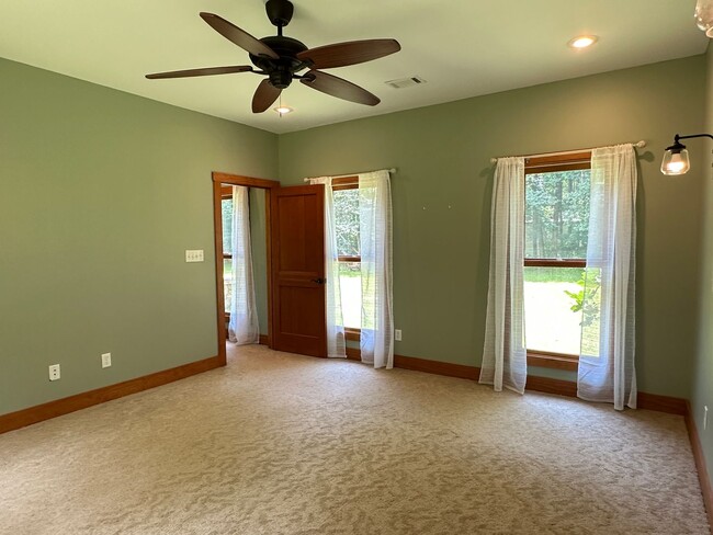 Building Photo - Charming 2 Bed, 2 Bath Custom Ranch on 5 P...