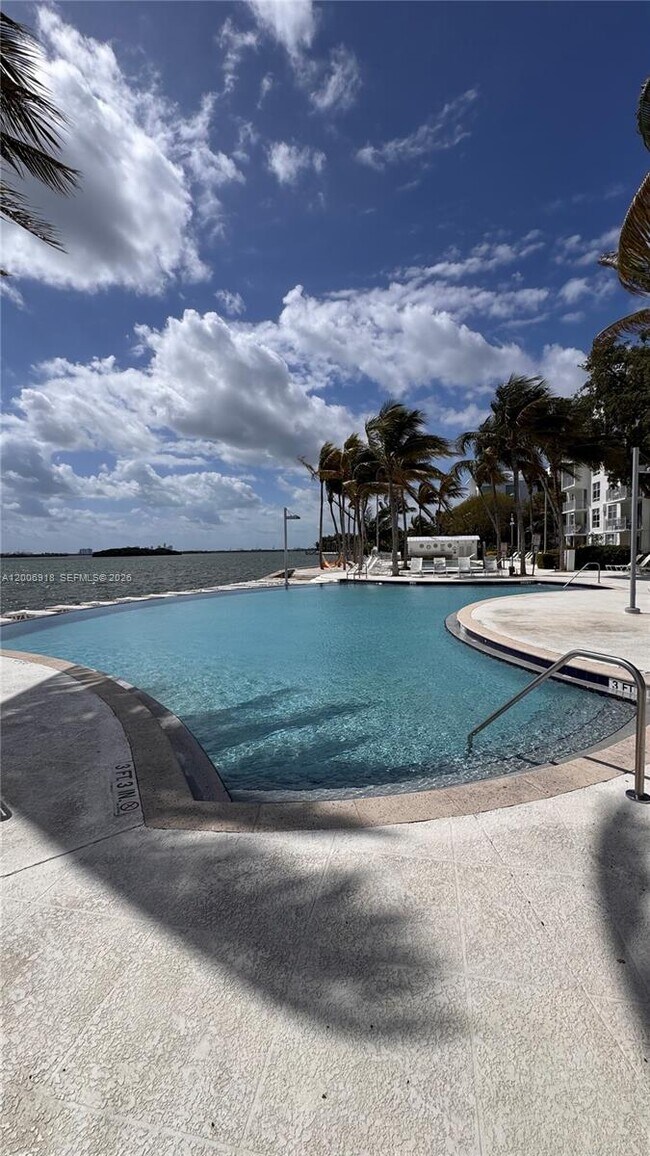 Building Photo - 650 NE 64th St