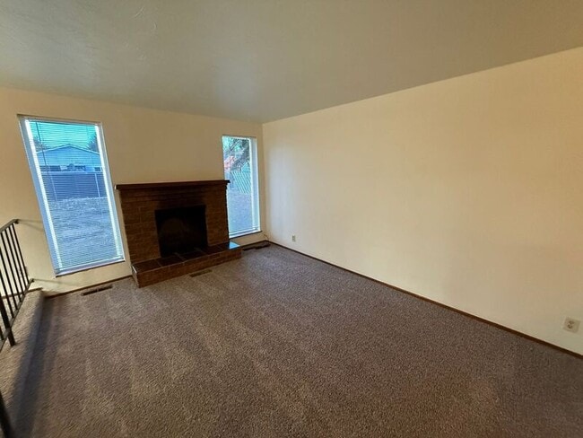 Building Photo - 2907 Moraga Ave SE