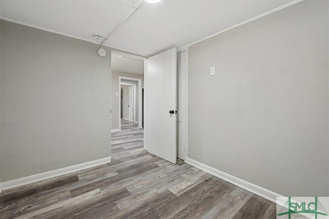 Building Photo - 119 W 60th St
