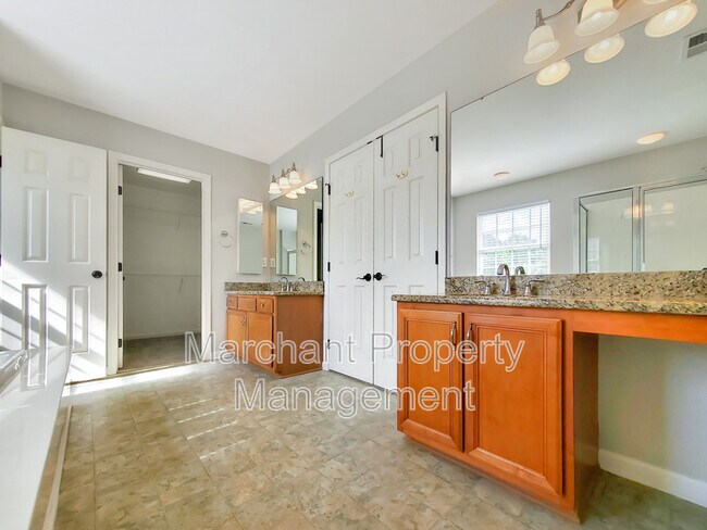 Building Photo - 15 Silverthorn Ct