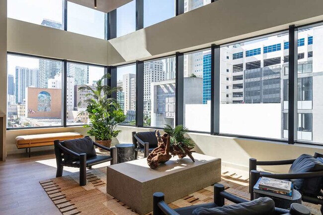 Building Photo - 225 N Miami Ave