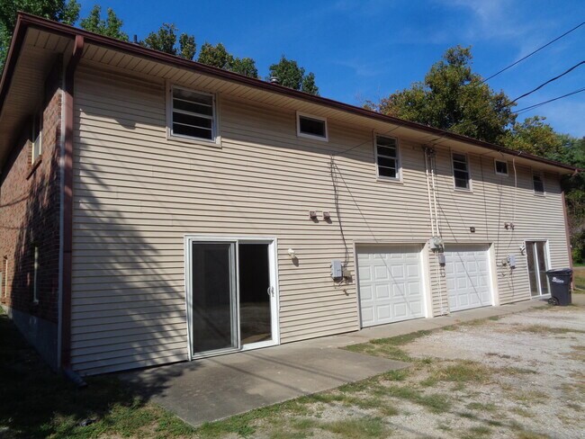 Building Photo - 1700 Oxford Dr