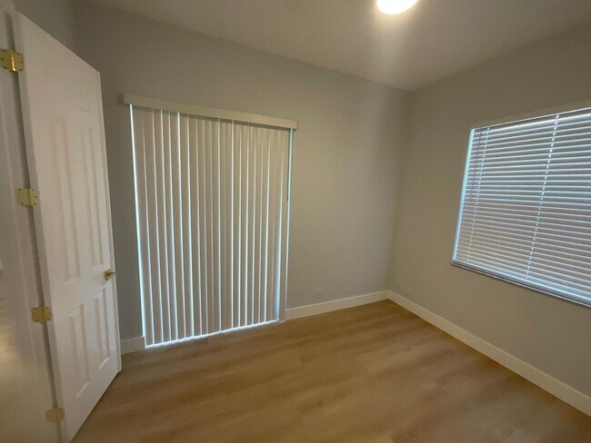 Building Photo - Luxury-Style 3BR Home in Prime West Palm Beach Location