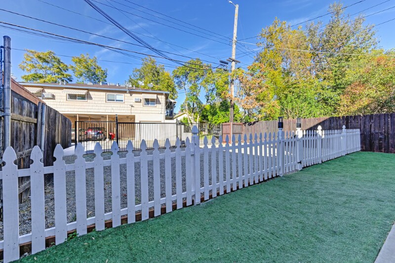 Building Photo - 2657 2nd Ave