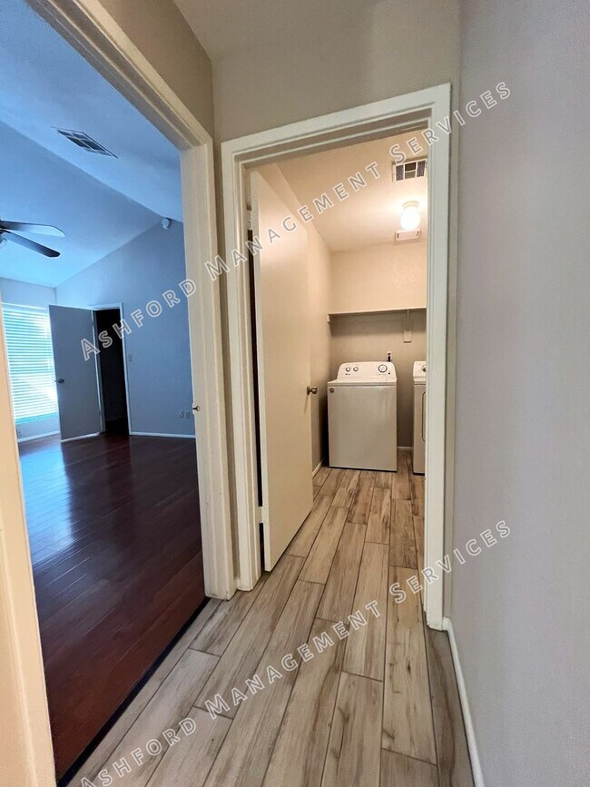 Building Photo - 3 BEDROOM 2 BATH IN HEART OF CHANDLER WITH...
