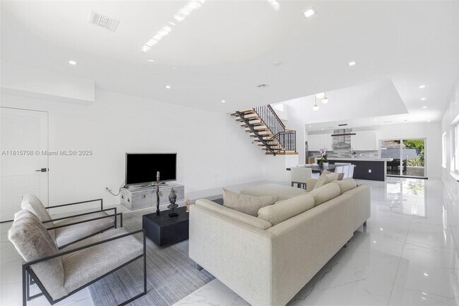 Building Photo - 1651 SW 13th Ave