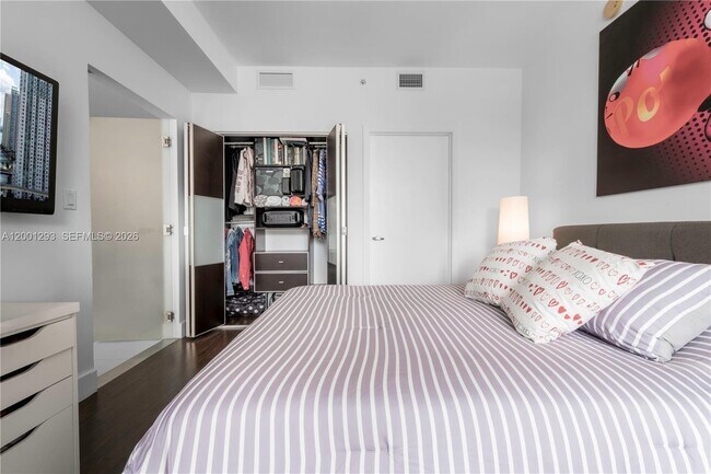 Building Photo - 90 SW 3rd St