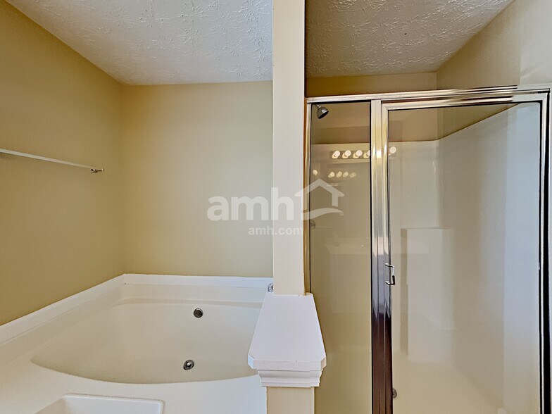 Building Photo - 1305 Carlysle Park Dr
