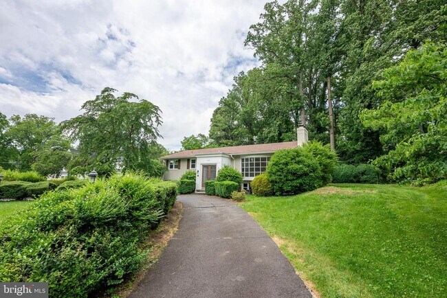 Building Photo - 6438 Woodville Dr