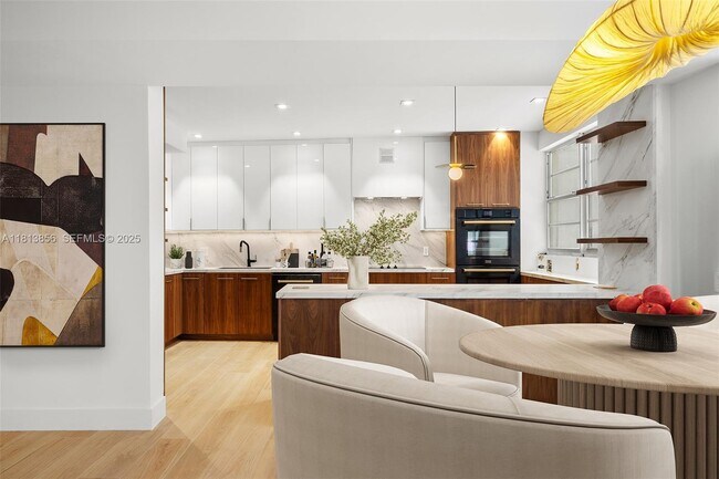 Building Photo - 5255 Collins Ave