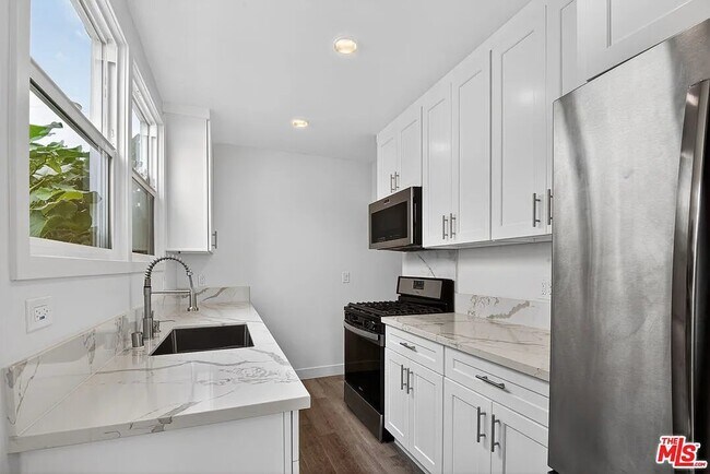 Building Photo - 132 S Edgemont St