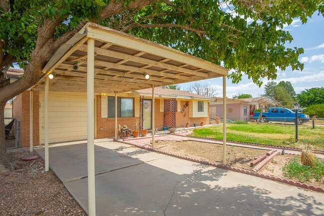 Building Photo - 313 Robins Dr